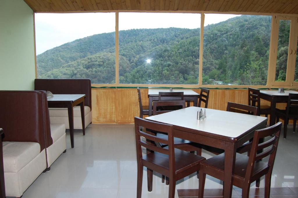 Natureraga Fernhill Resort Chail Bagian luar foto