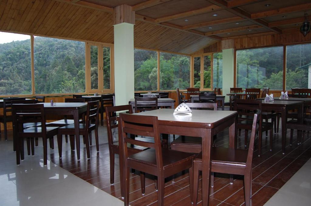 Natureraga Fernhill Resort Chail Bagian luar foto
