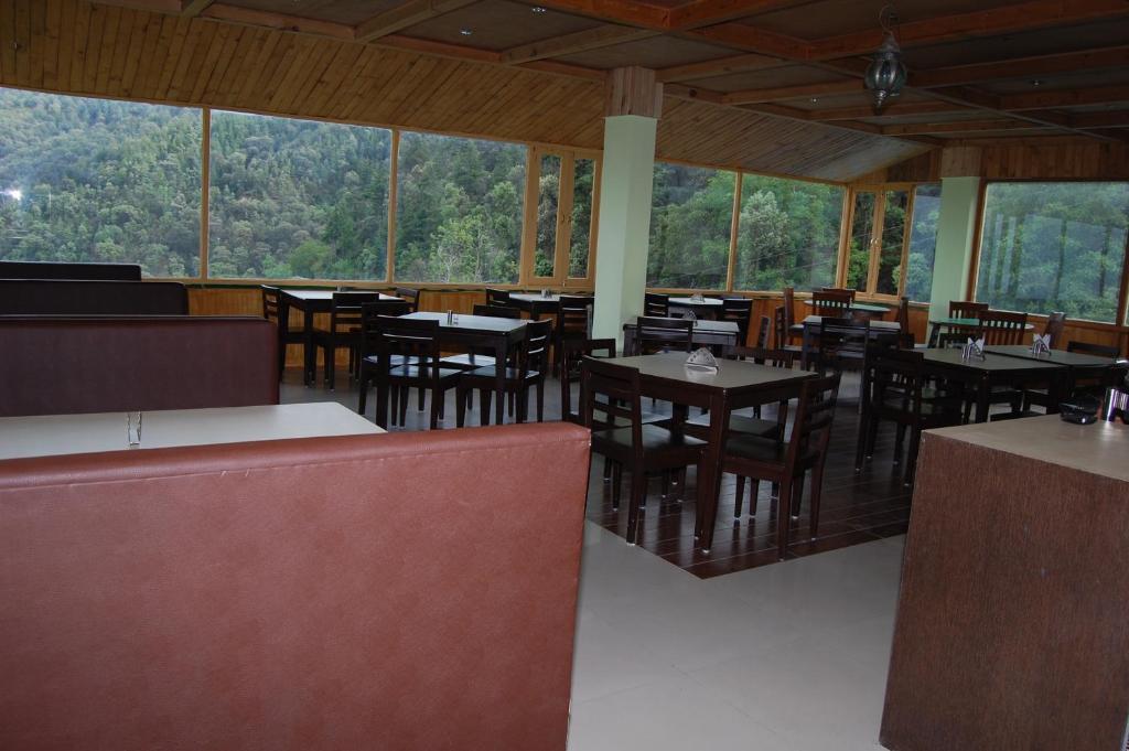 Natureraga Fernhill Resort Chail Bagian luar foto