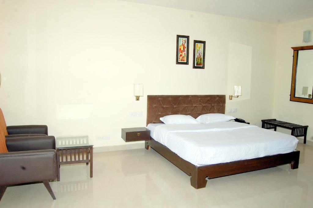 Natureraga Fernhill Resort Chail Bagian luar foto