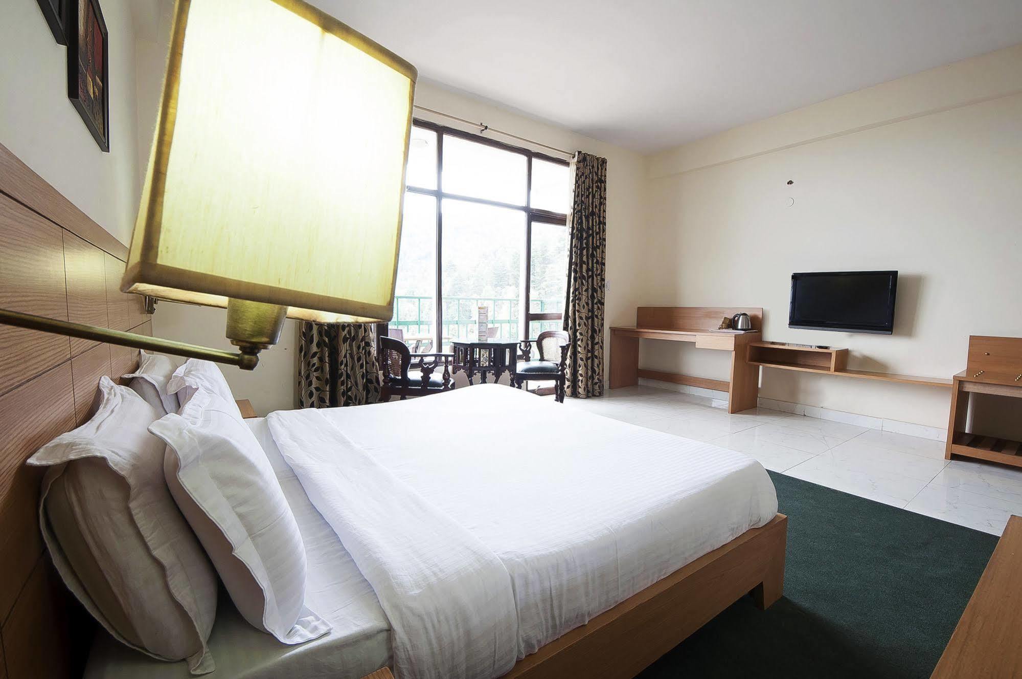 Natureraga Fernhill Resort Chail Bagian luar foto