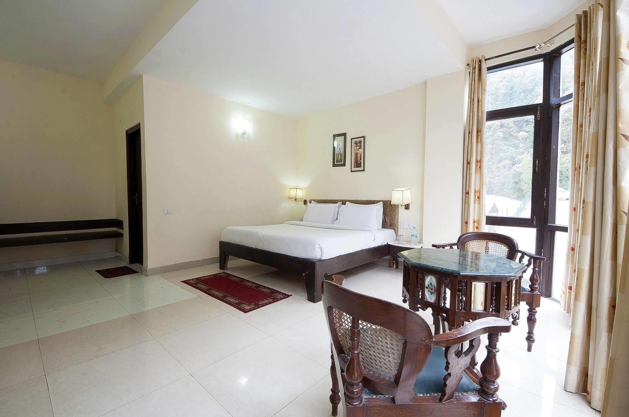 Natureraga Fernhill Resort Chail Bagian luar foto